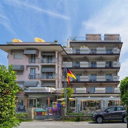 Hotel Residence Villa Marzia Marina di Pietrasanta Buitenkant foto