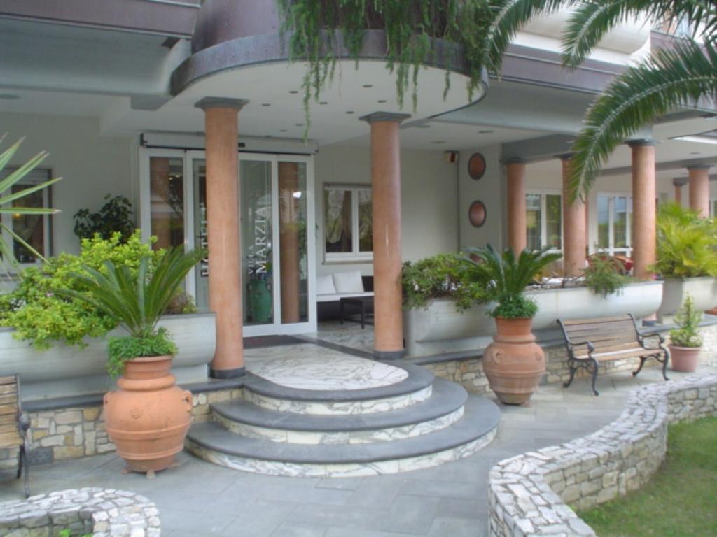 Hotel Residence Villa Marzia Marina di Pietrasanta Buitenkant foto
