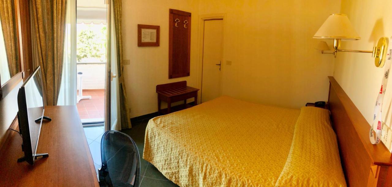 Hotel Residence Villa Marzia Marina di Pietrasanta Buitenkant foto