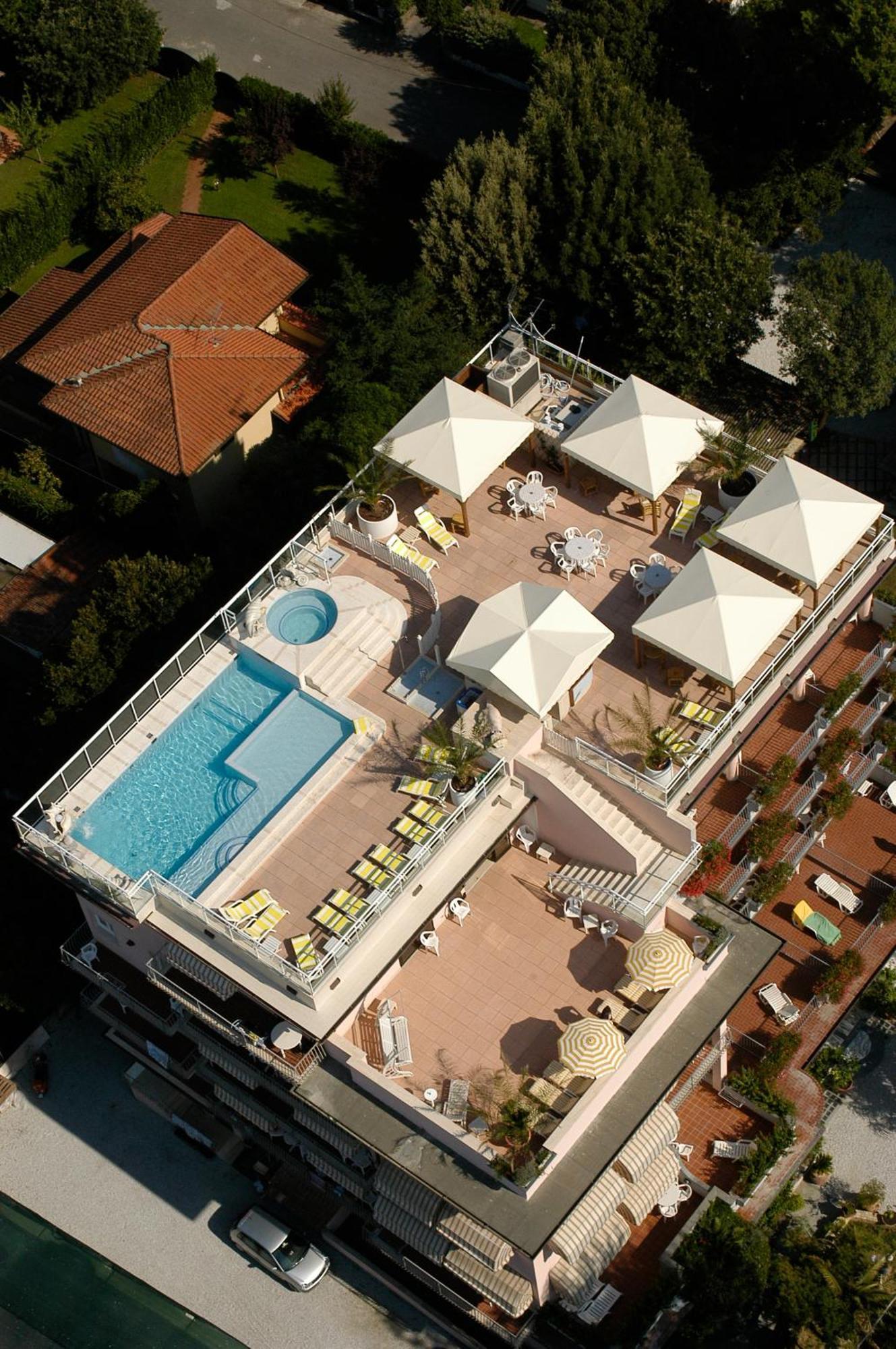 Hotel Residence Villa Marzia Marina di Pietrasanta Buitenkant foto