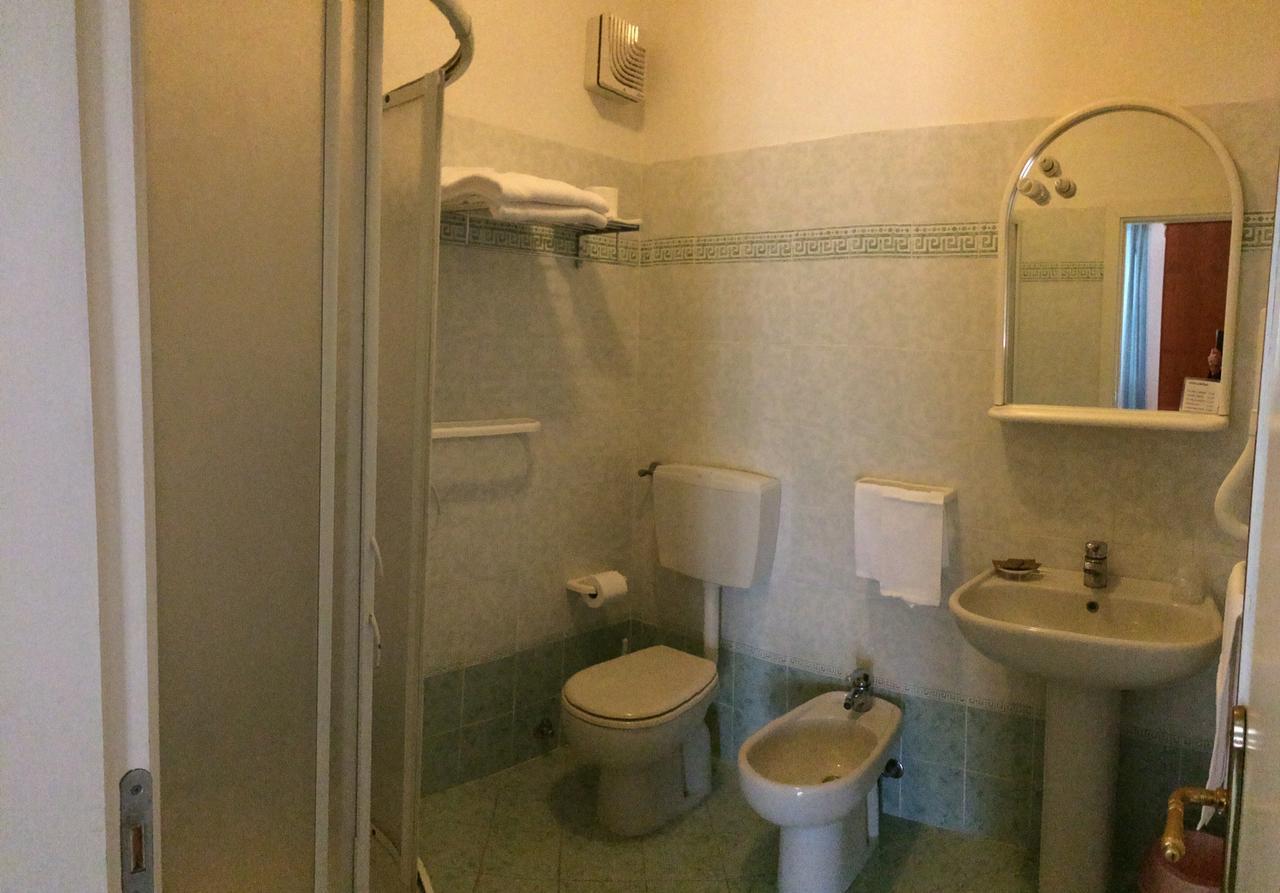 Hotel Residence Villa Marzia Marina di Pietrasanta Buitenkant foto