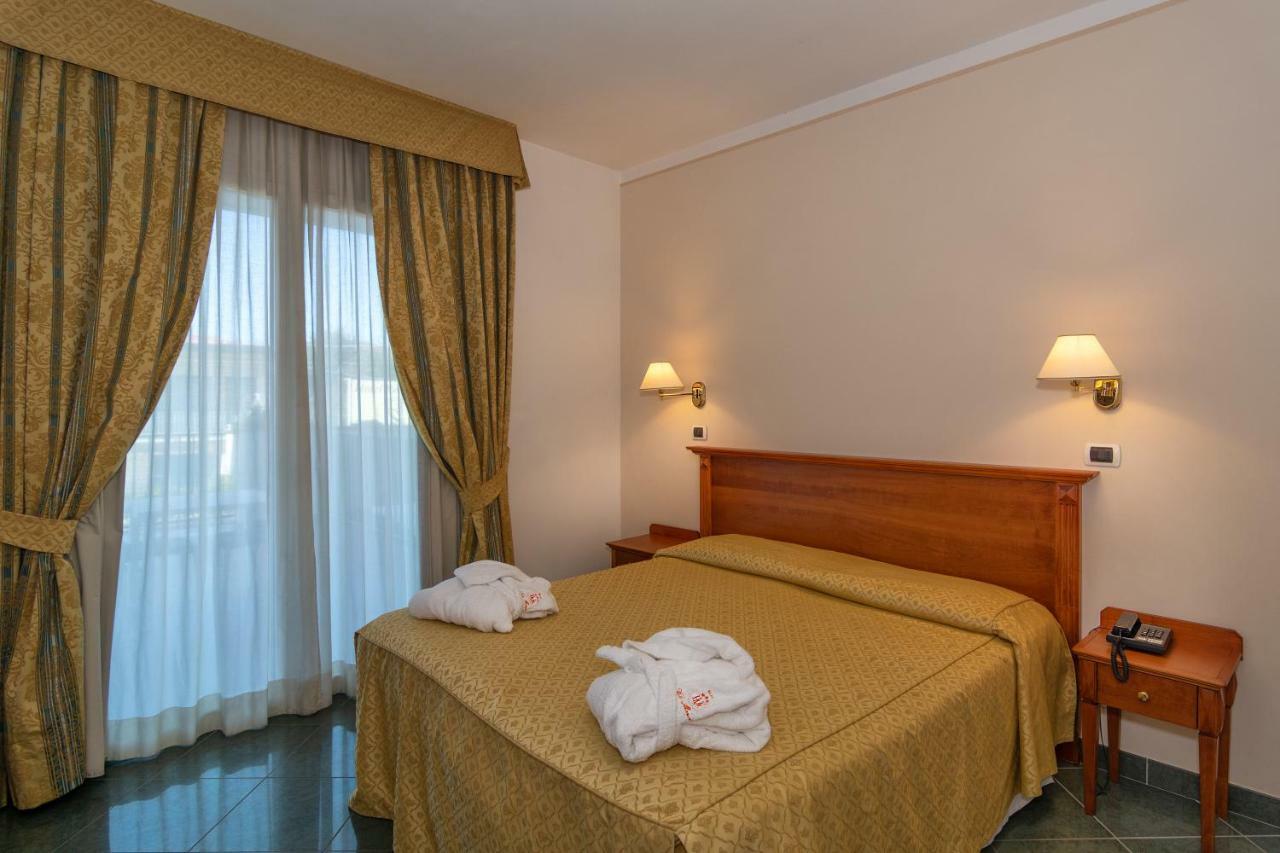 Hotel Residence Villa Marzia Marina di Pietrasanta Buitenkant foto