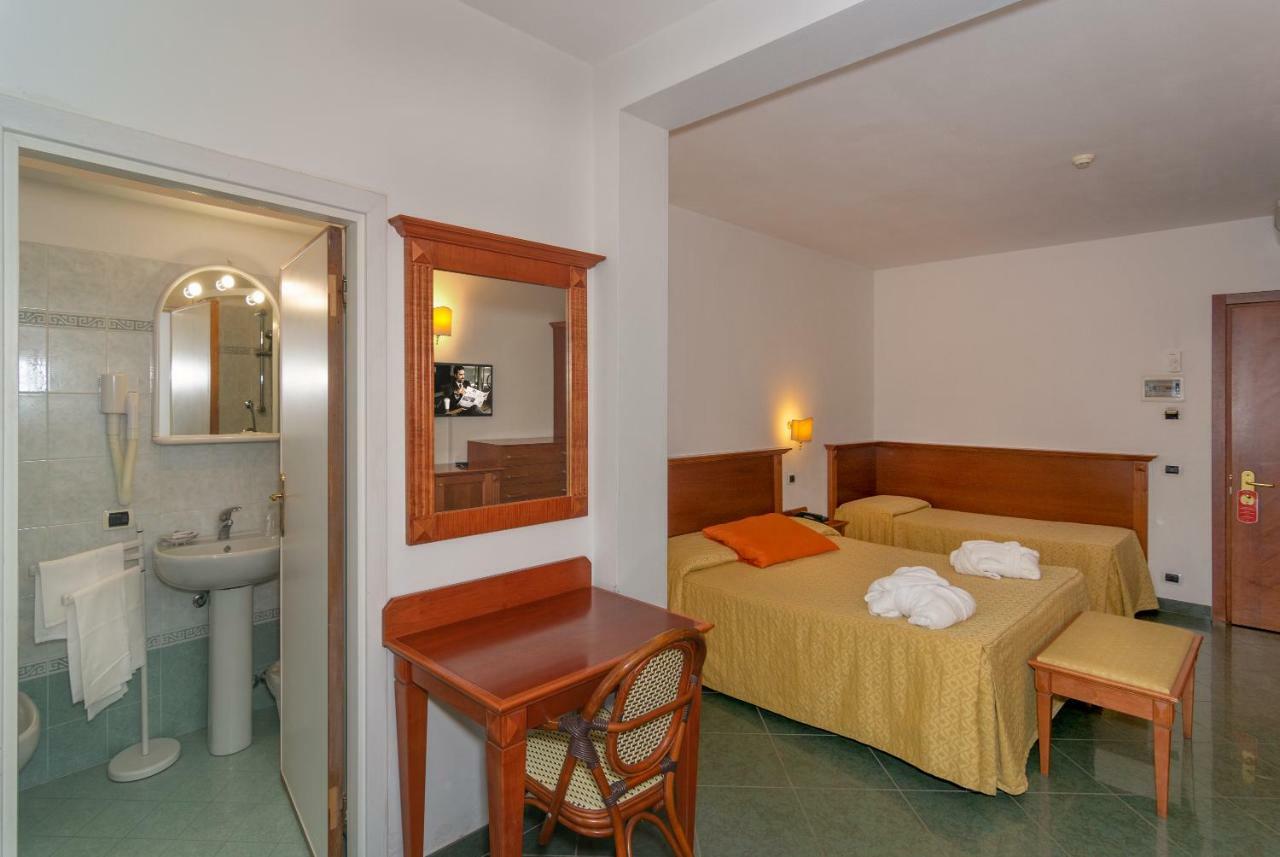 Hotel Residence Villa Marzia Marina di Pietrasanta Buitenkant foto