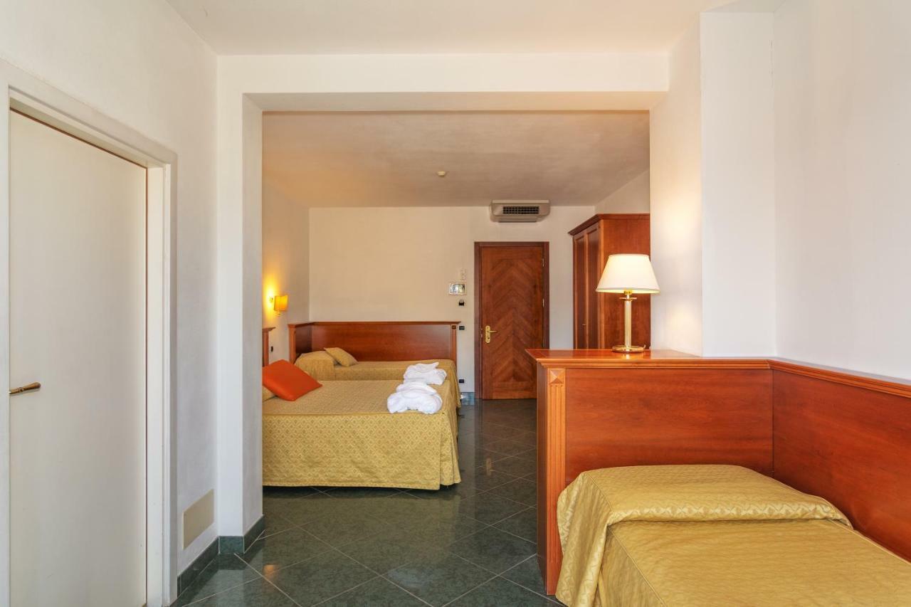 Hotel Residence Villa Marzia Marina di Pietrasanta Buitenkant foto
