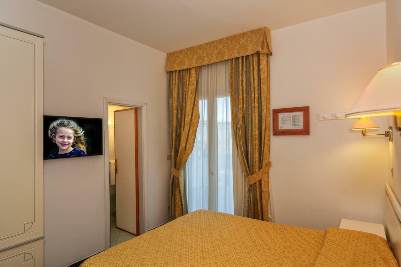 Hotel Residence Villa Marzia Marina di Pietrasanta Buitenkant foto