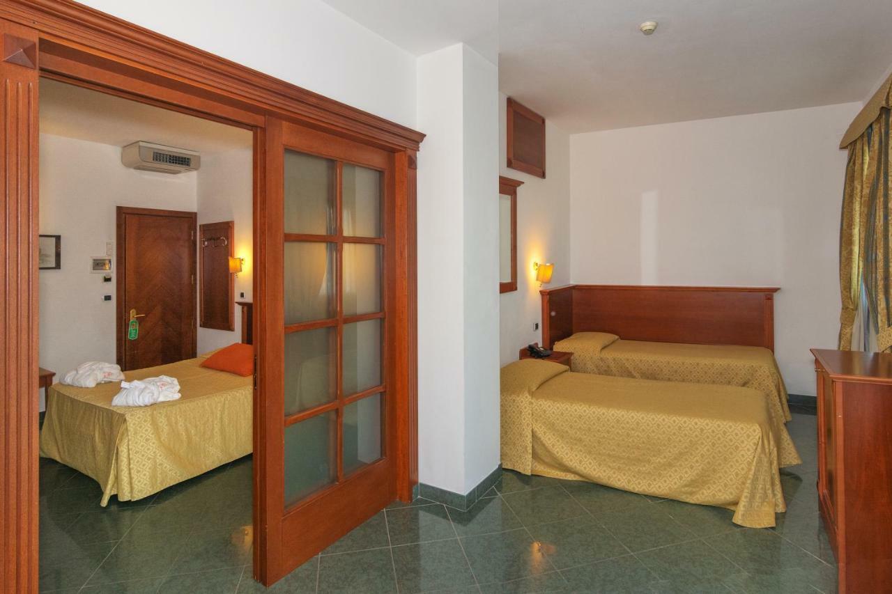 Hotel Residence Villa Marzia Marina di Pietrasanta Buitenkant foto