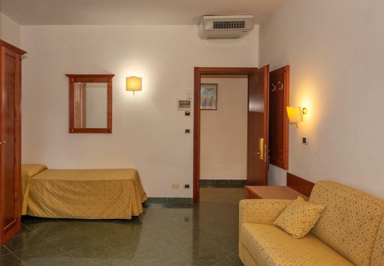 Hotel Residence Villa Marzia Marina di Pietrasanta Buitenkant foto