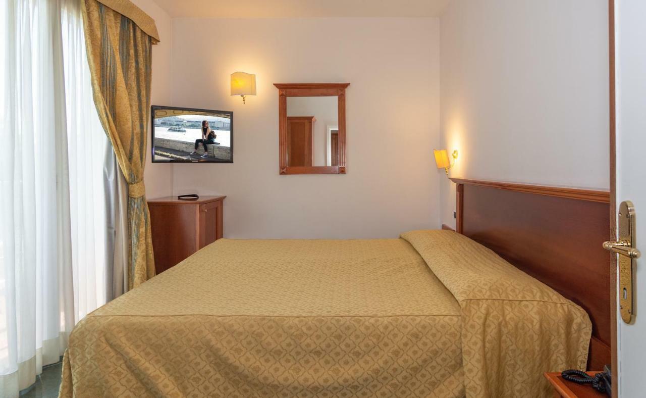 Hotel Residence Villa Marzia Marina di Pietrasanta Buitenkant foto