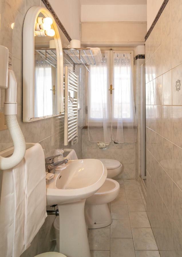 Hotel Residence Villa Marzia Marina di Pietrasanta Buitenkant foto