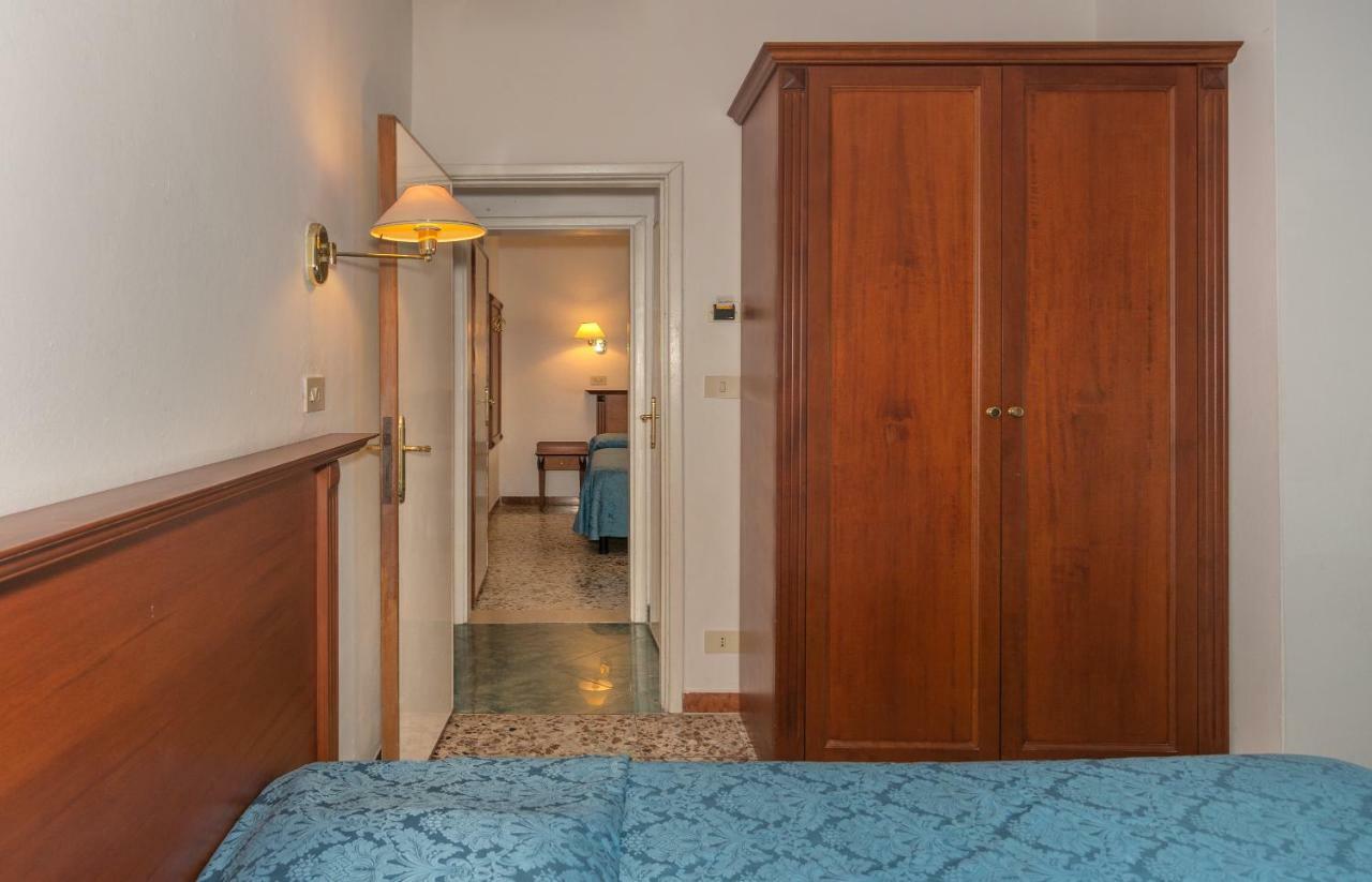 Hotel Residence Villa Marzia Marina di Pietrasanta Buitenkant foto